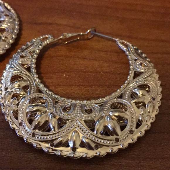 Earrings ✅ - Picture 2 of 5